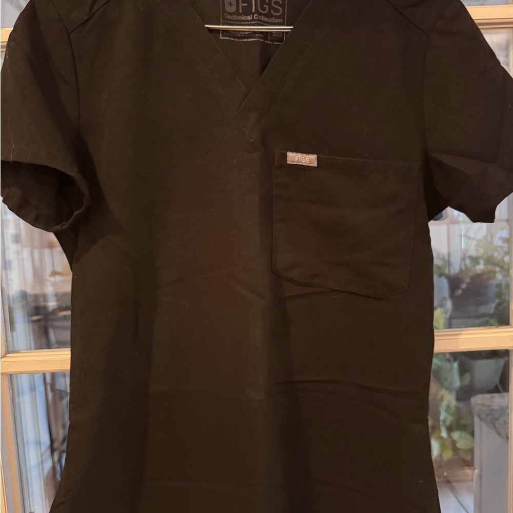 FIGS Black One-Pocket Scrub Top